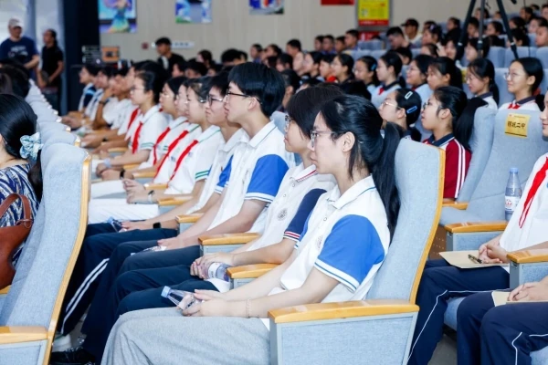 临安新学期“思政第一课”开讲报道配图